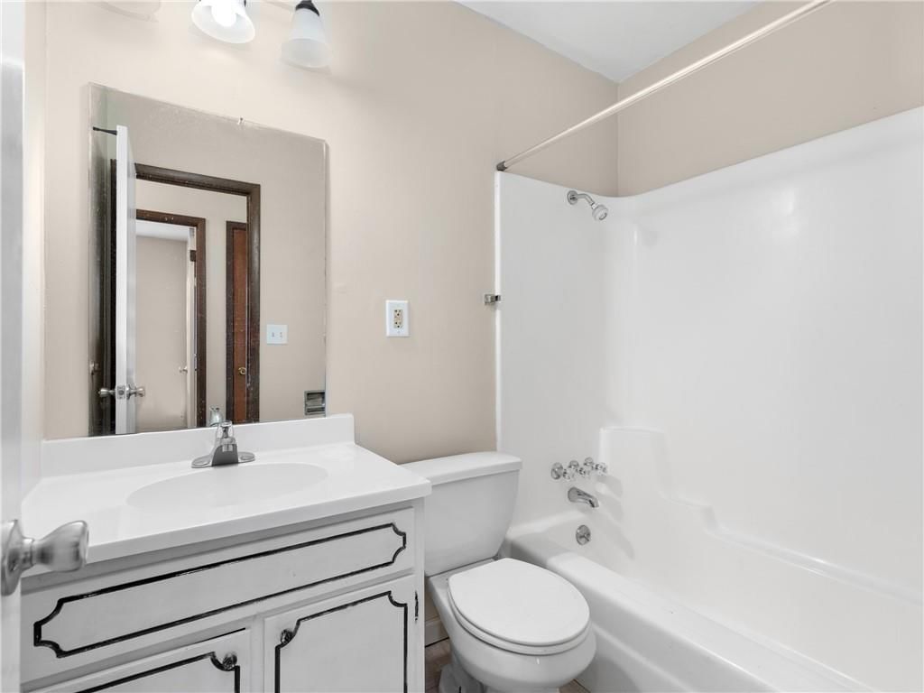 204 S Austin Street — photo 15