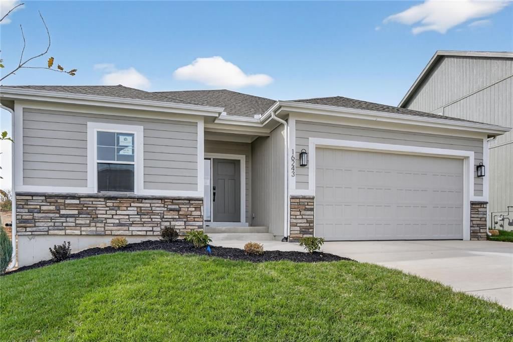 16243 Giorgia Street, Parkville, MO