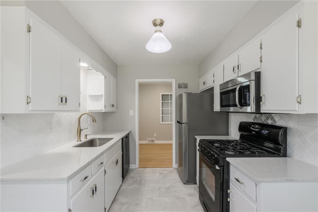 16805 Sunset Drive — photo 16