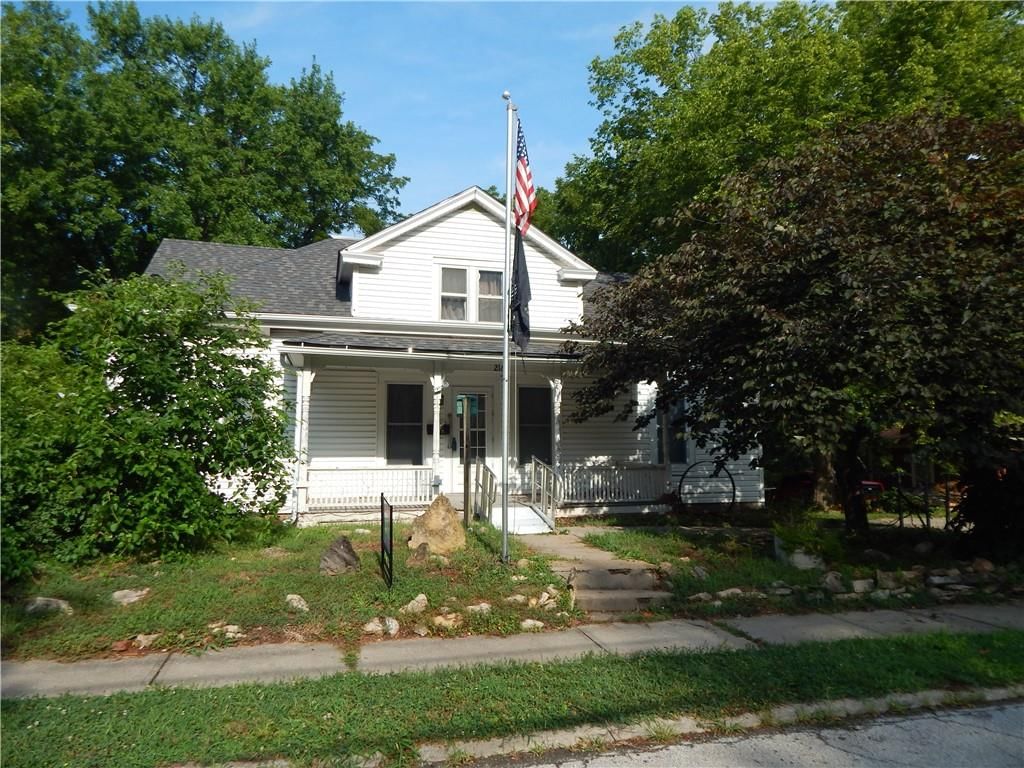 Photo 3 of 53 - 216 S MISSOURI Street