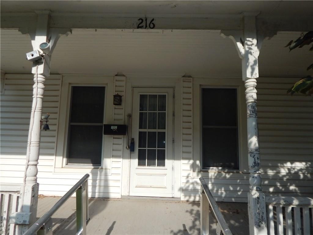 Photo 5 of 53 - 216 S MISSOURI Street