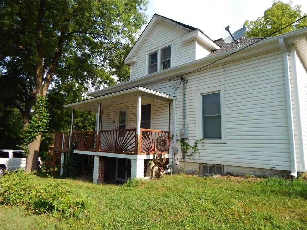 Photo 6 of 53 - 216 S MISSOURI Street