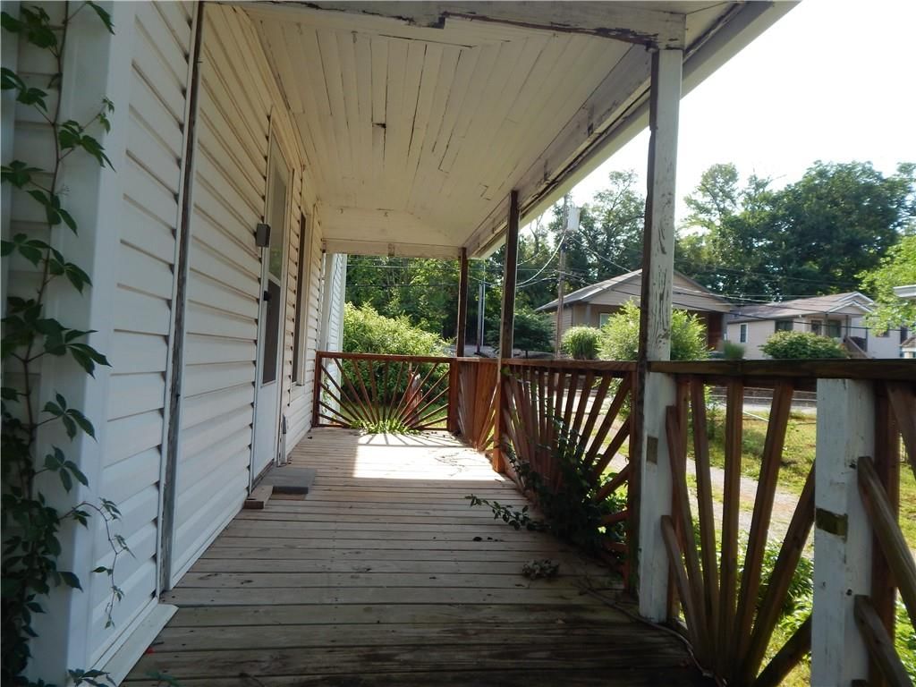 Photo 9 of 53 - 216 S MISSOURI Street