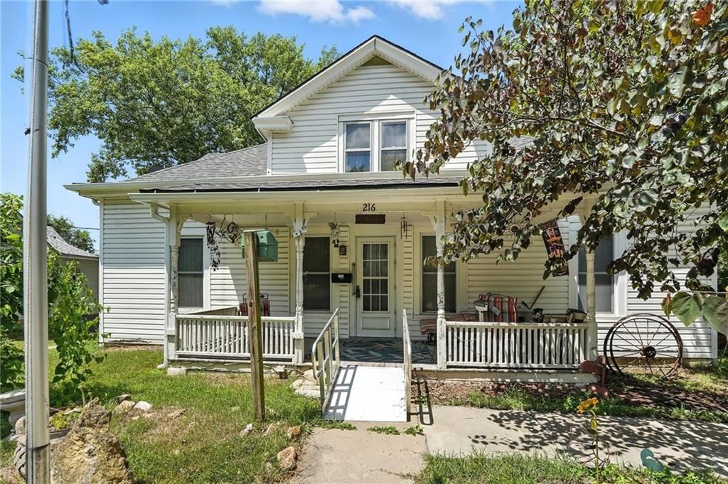 Photo 14 of 53 - 216 S MISSOURI Street