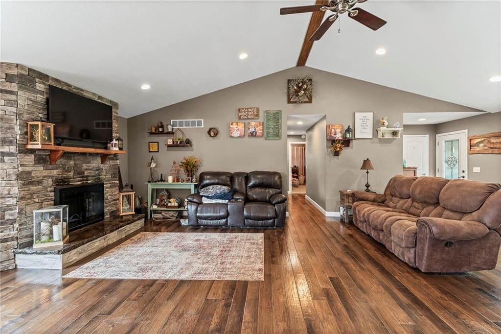 Photo 8 of 44 - 607 W 13th Street