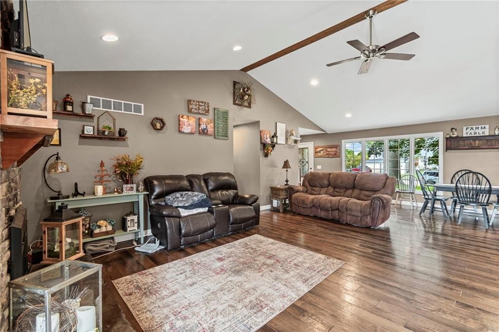 Photo 9 of 44 - 607 W 13th Street