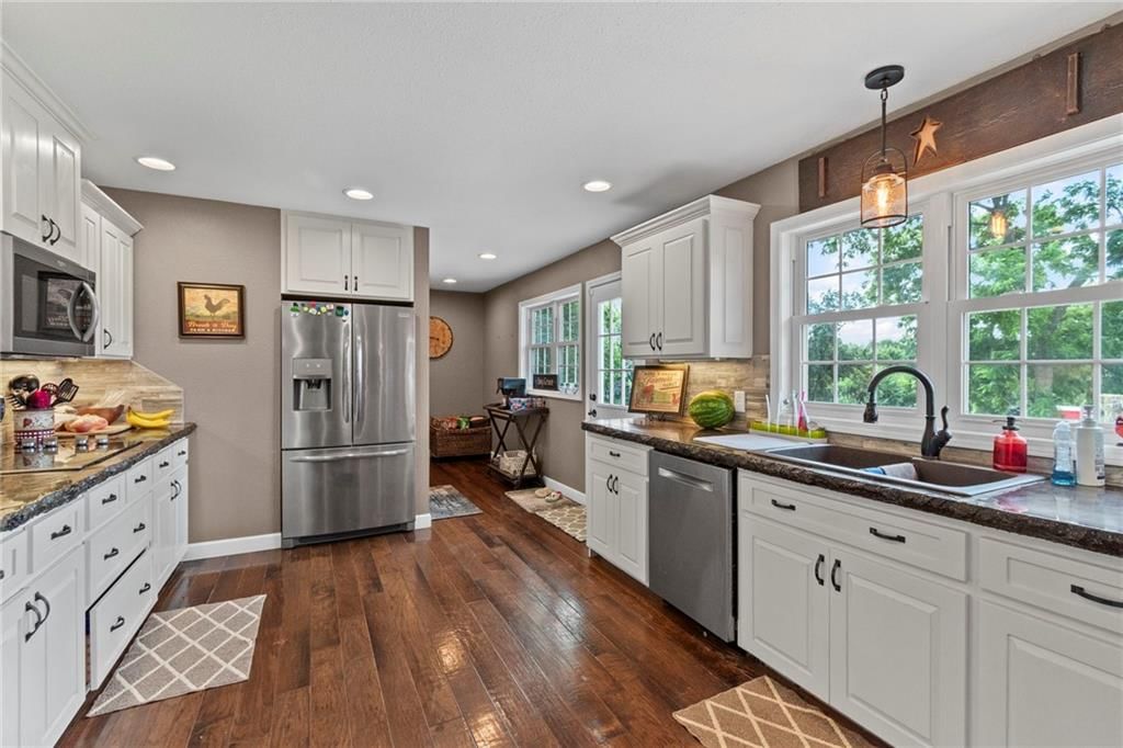 Photo 14 of 44 - 607 W 13th Street