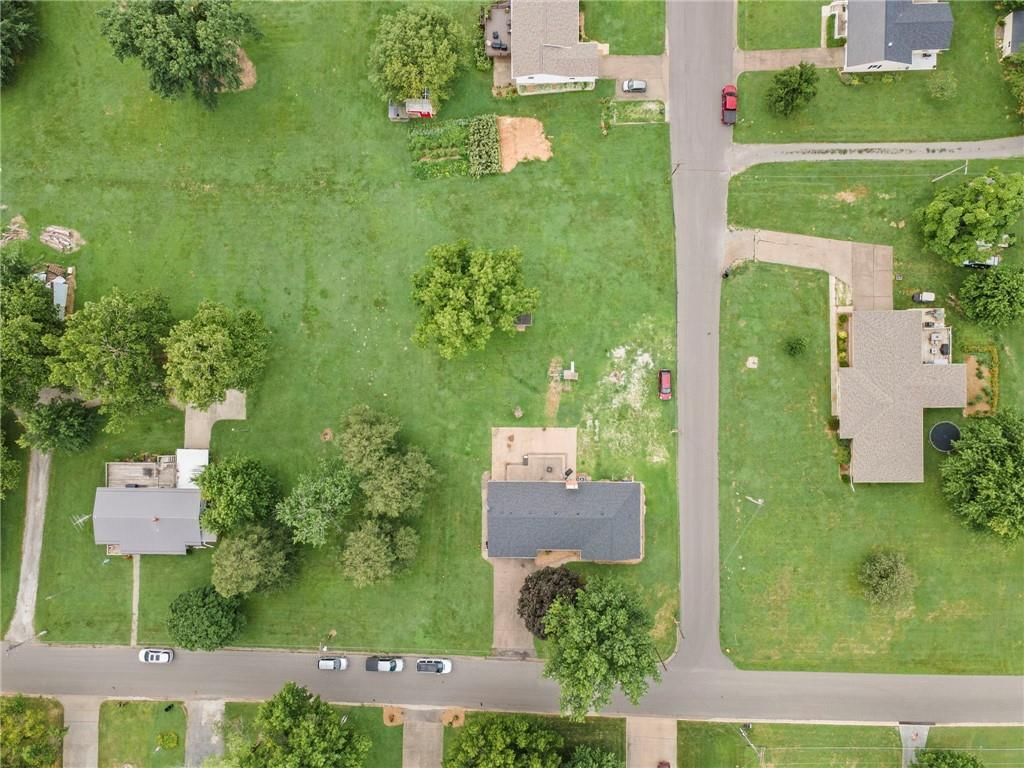 Photo 43 of 44 - 607 W 13th Street