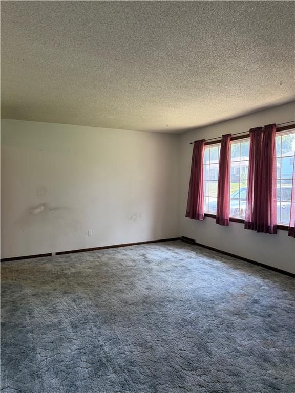 Photo 4 of 13 - 900 N King Avenue