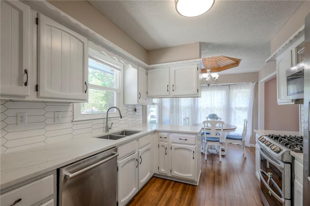 Photo 6 of 40 - 1921 SW 4th Street