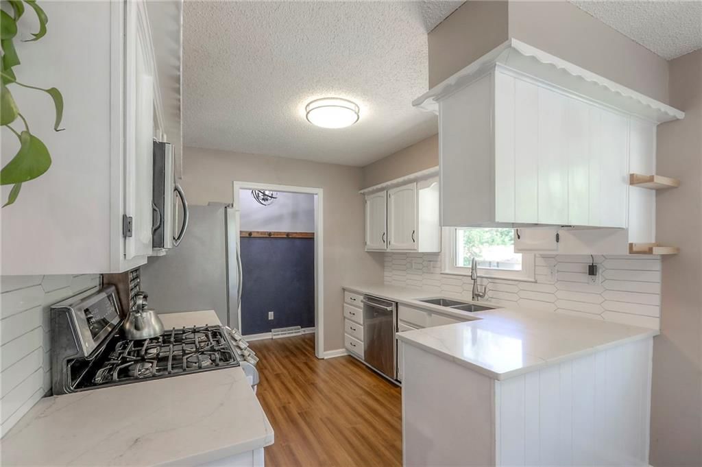 Photo 9 of 40 - 1921 SW 4th Street