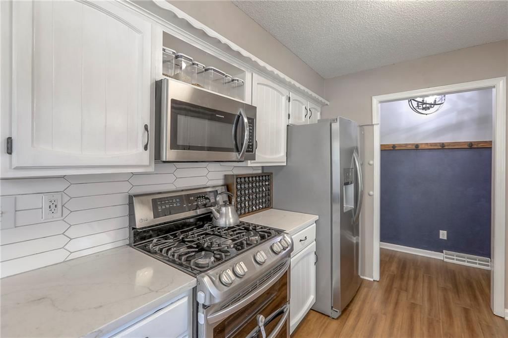 Photo 10 of 40 - 1921 SW 4th Street
