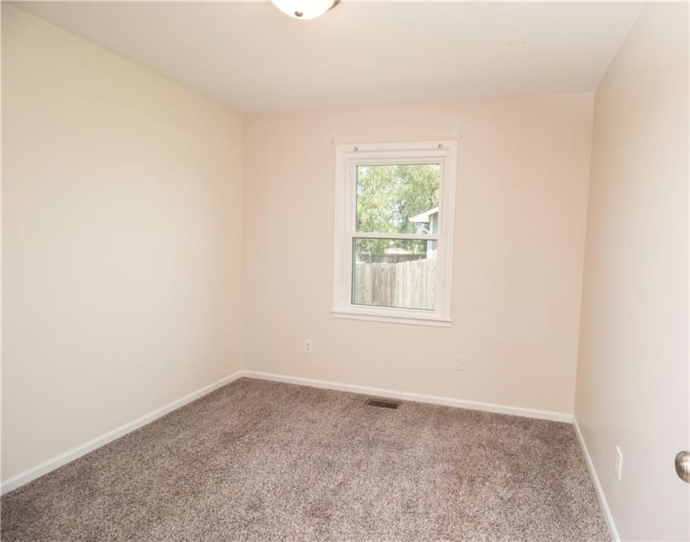 Photo 8 of 15 - 1705 Sycamore Court