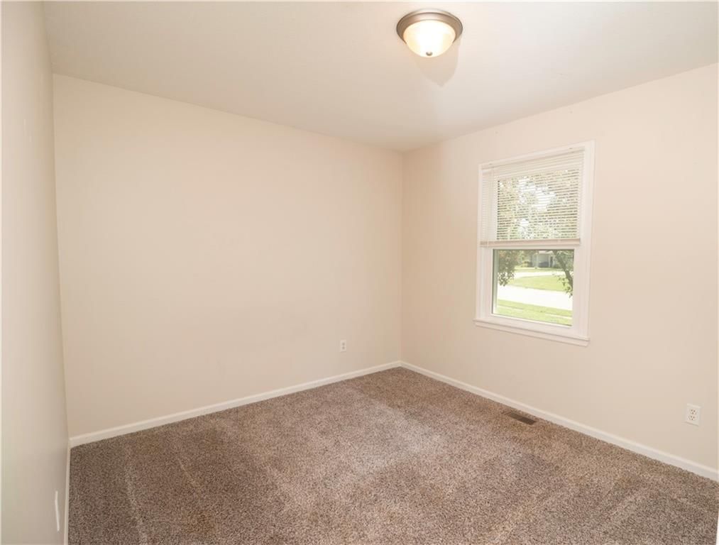 Photo 10 of 15 - 1705 Sycamore Court