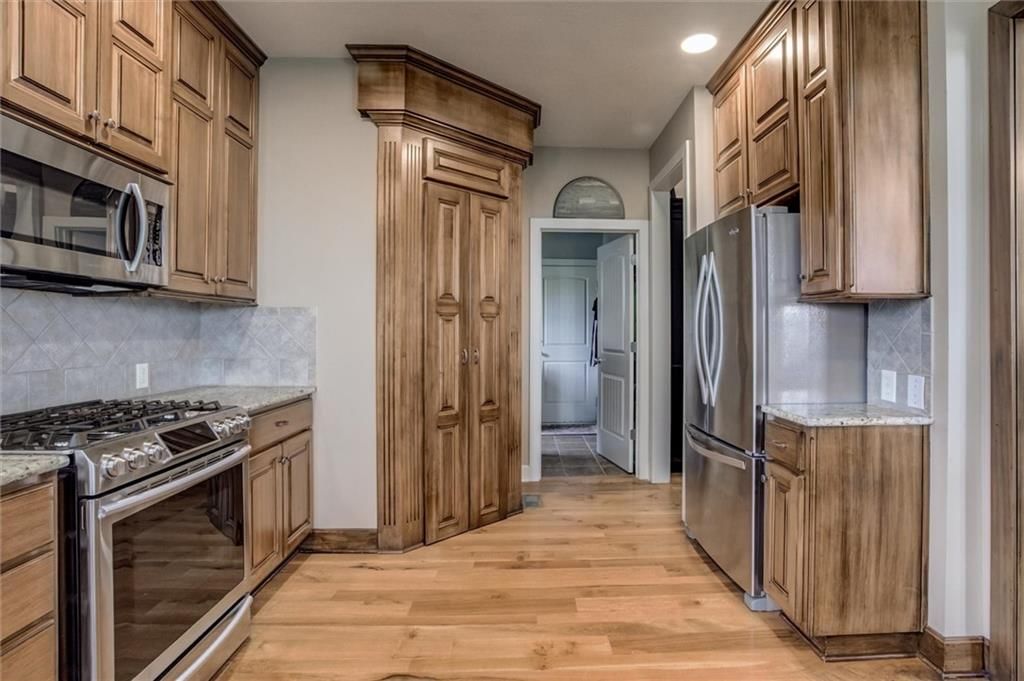14301 Manor Court — photo 9