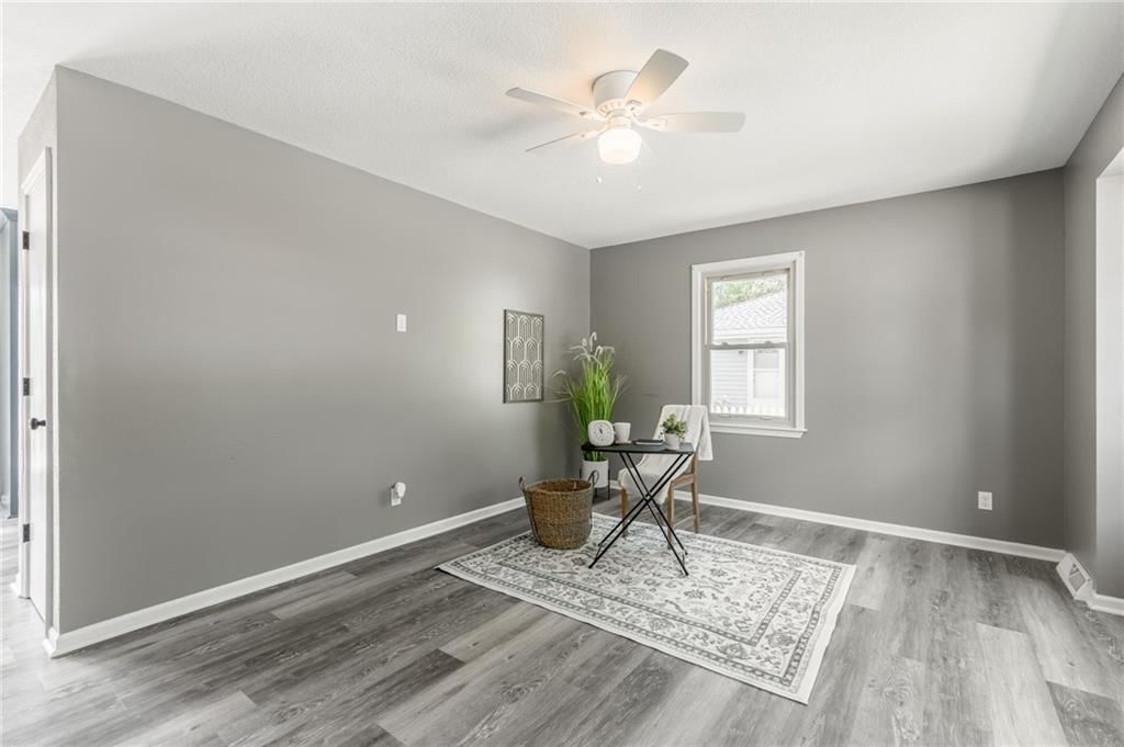 Photo 5 of 32 - 300 N Grove Street