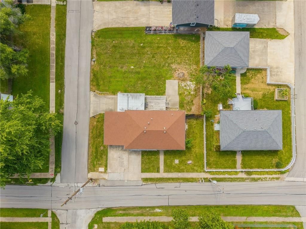 Photo 21 of 32 - 300 N Grove Street