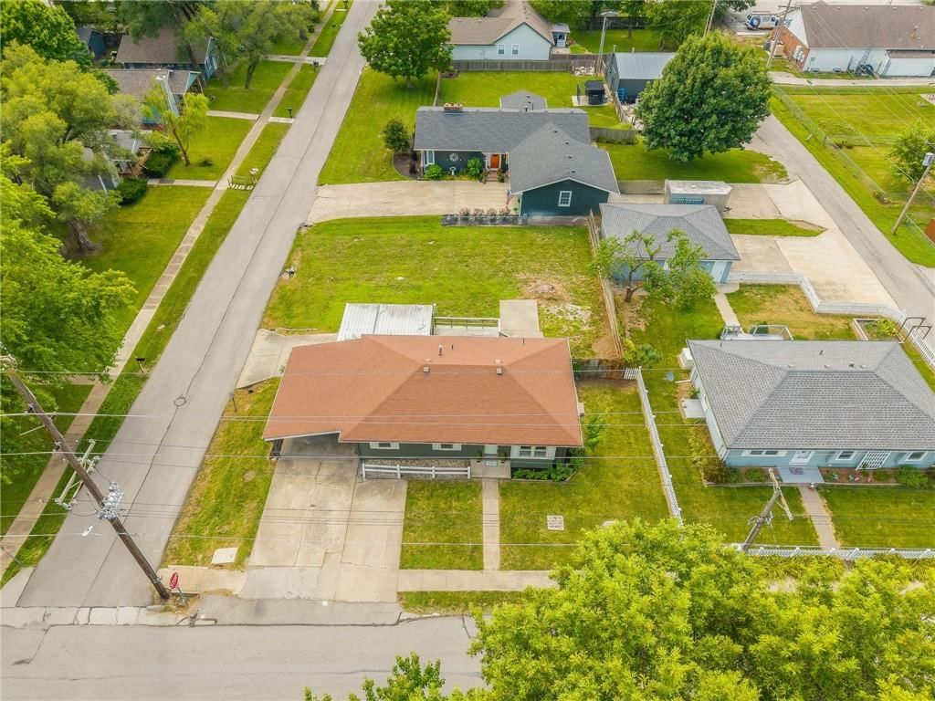 Photo 29 of 32 - 300 N Grove Street