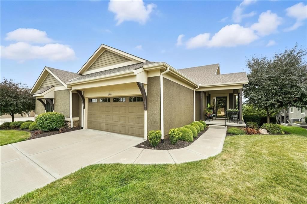11528 S Waterford Drive — photo 2