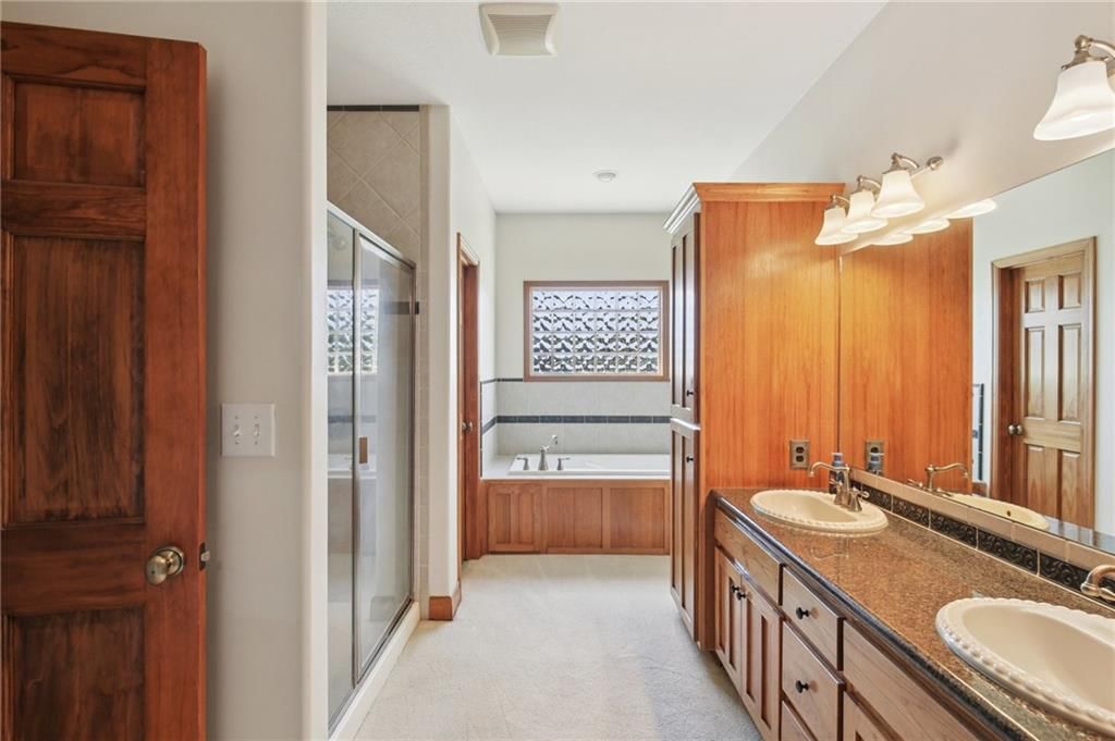 18941 Ward Parkway — photo 15