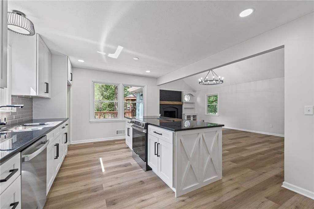 Photo 18 of 47 - 8900 E 81st Street