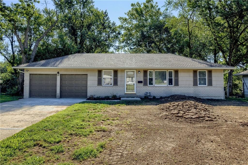 10201 Hillcrest Road — photo 1
