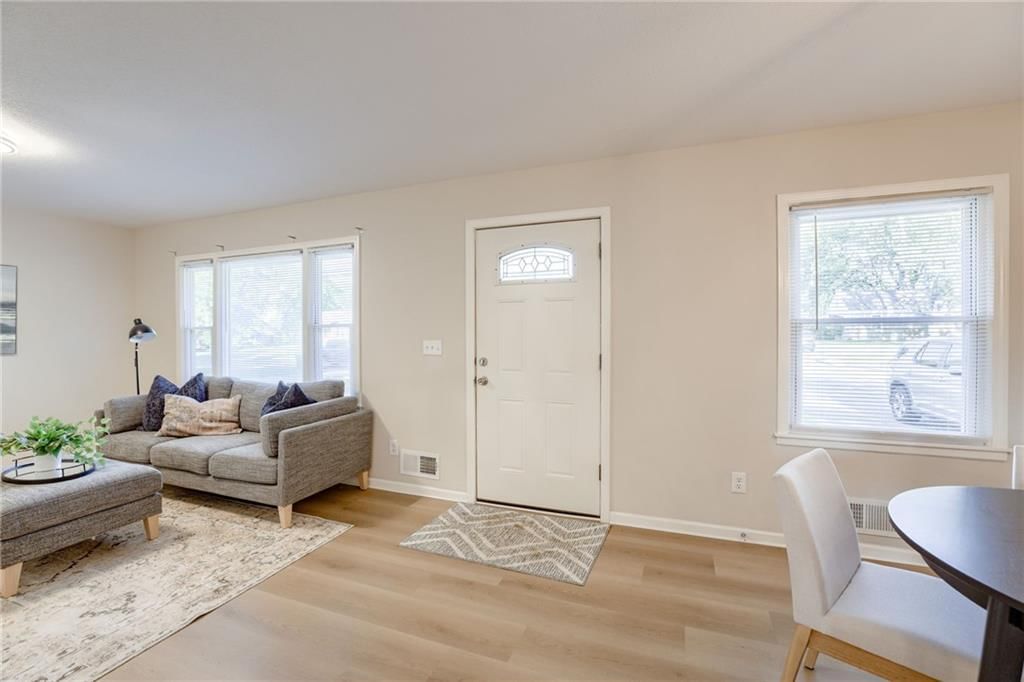 10201 Hillcrest Road — photo 3