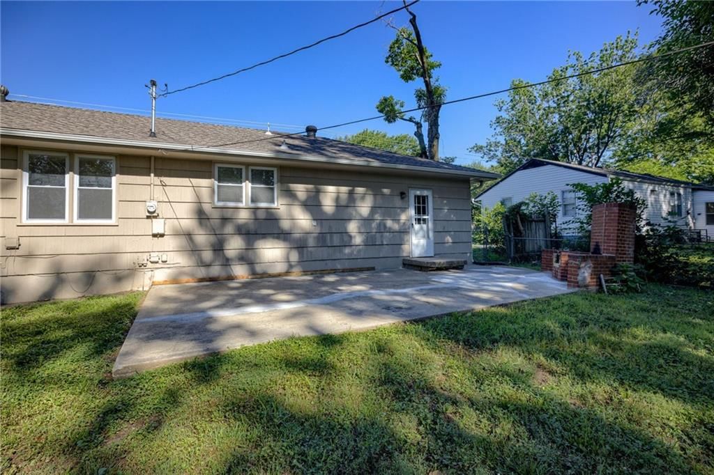 10201 Hillcrest Road — photo 32