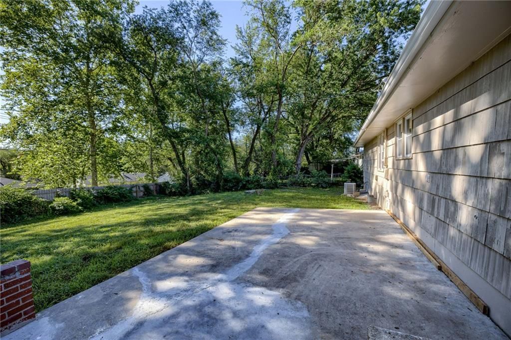 10201 Hillcrest Road — photo 33