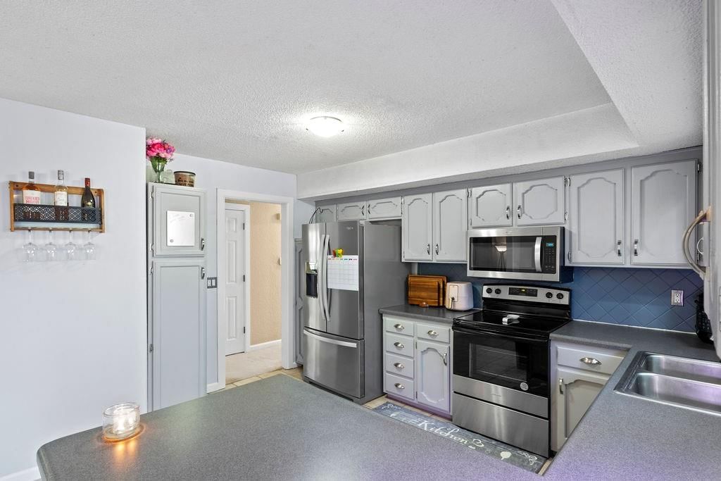 Photo 9 of 34 - 820 S Virginia Lane