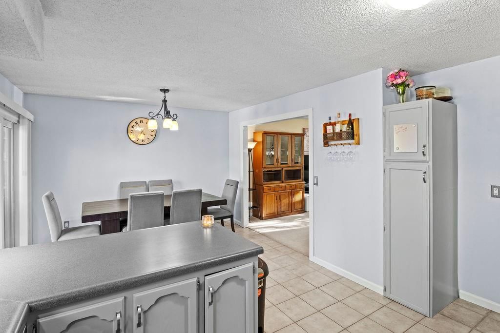 Photo 12 of 34 - 820 S Virginia Lane
