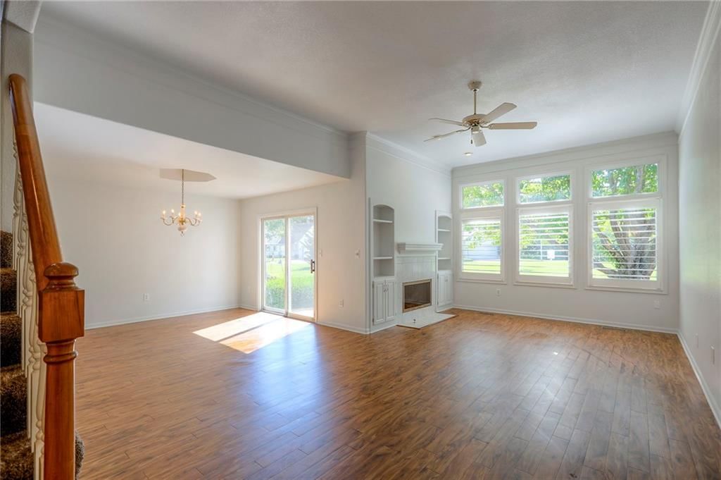 Photo 5 of 38 - 8817 Larson Avenue