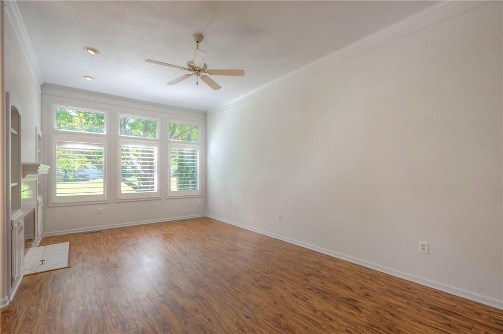 Photo 6 of 38 - 8817 Larson Avenue