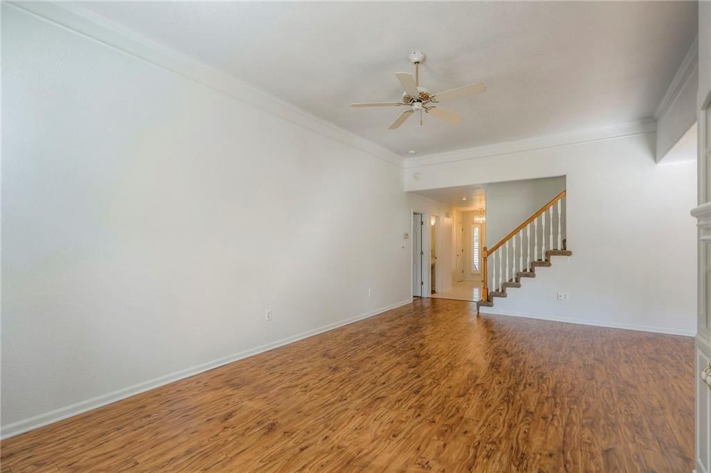 Photo 8 of 38 - 8817 Larson Avenue