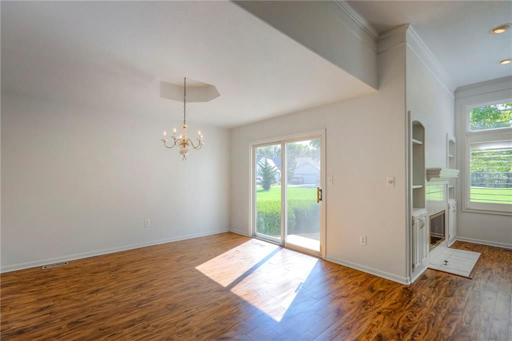 Photo 10 of 38 - 8817 Larson Avenue
