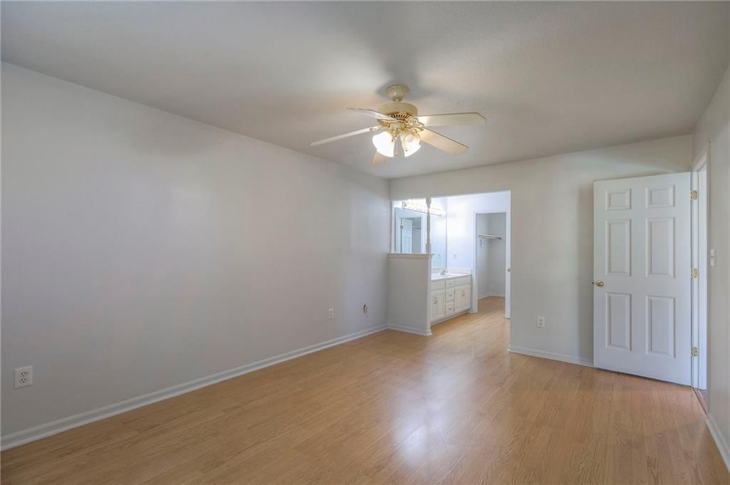 Photo 14 of 38 - 8817 Larson Avenue