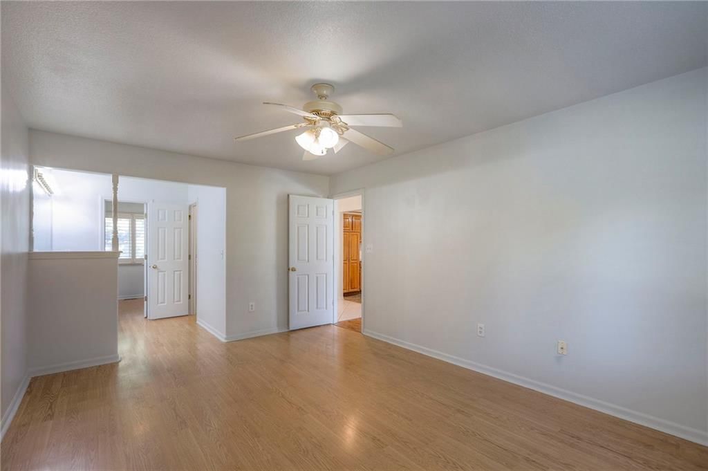 Photo 15 of 38 - 8817 Larson Avenue