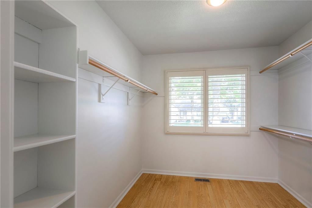Photo 18 of 38 - 8817 Larson Avenue