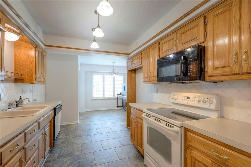 Photo 20 of 38 - 8817 Larson Avenue
