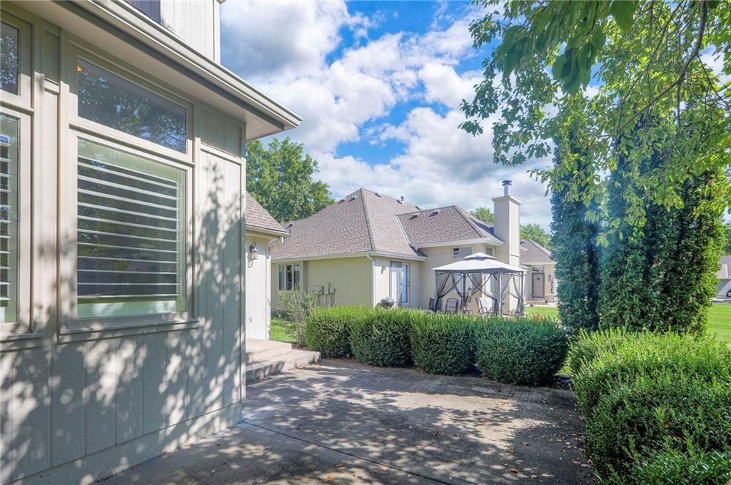 Photo 36 of 38 - 8817 Larson Avenue