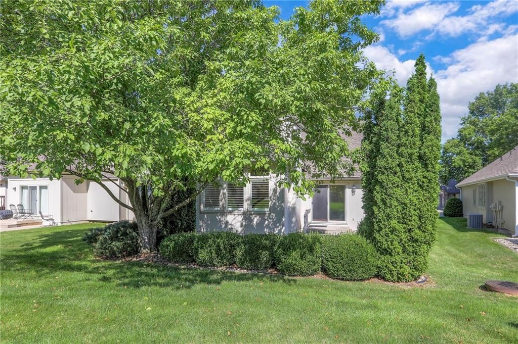 Photo 37 of 38 - 8817 Larson Avenue