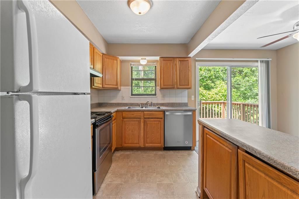 12912-12914 Beacon Avenue — photo 10