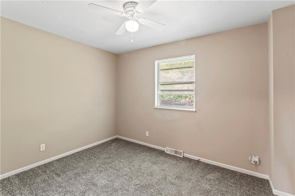 12912-12914 Beacon Avenue — photo 16