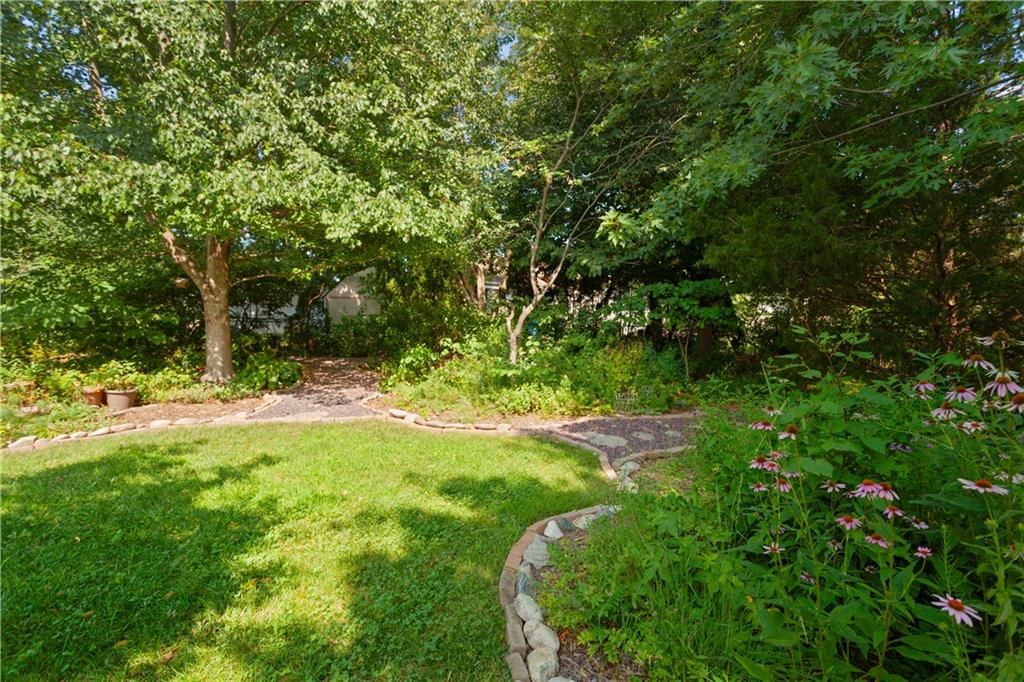 Photo 5 of 35 - 1632 NE Westwind Drive