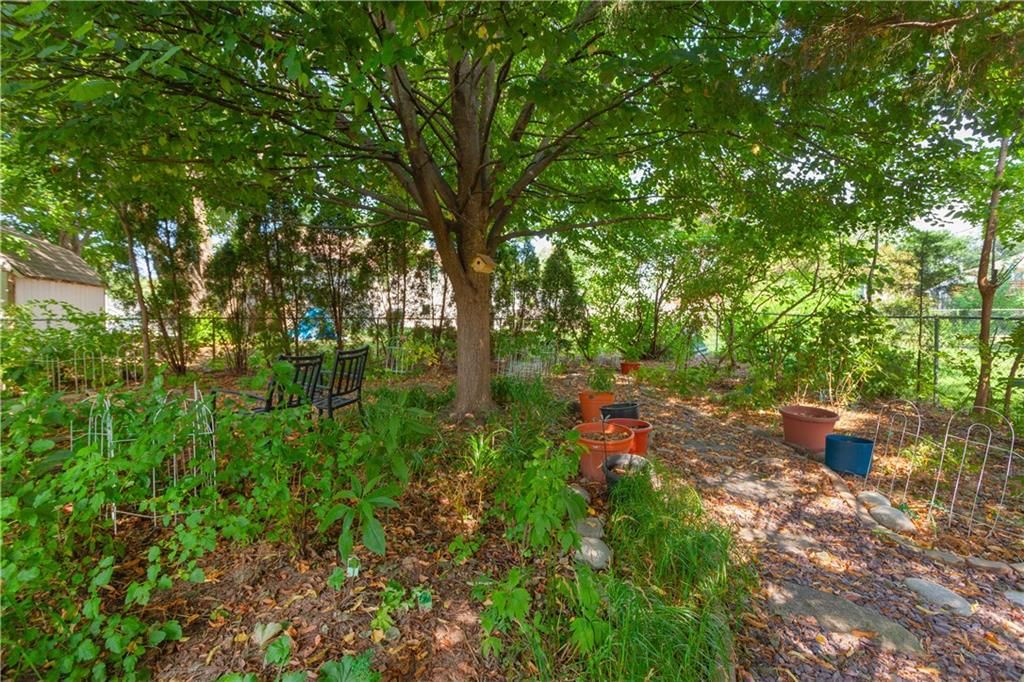 Photo 6 of 35 - 1632 NE Westwind Drive