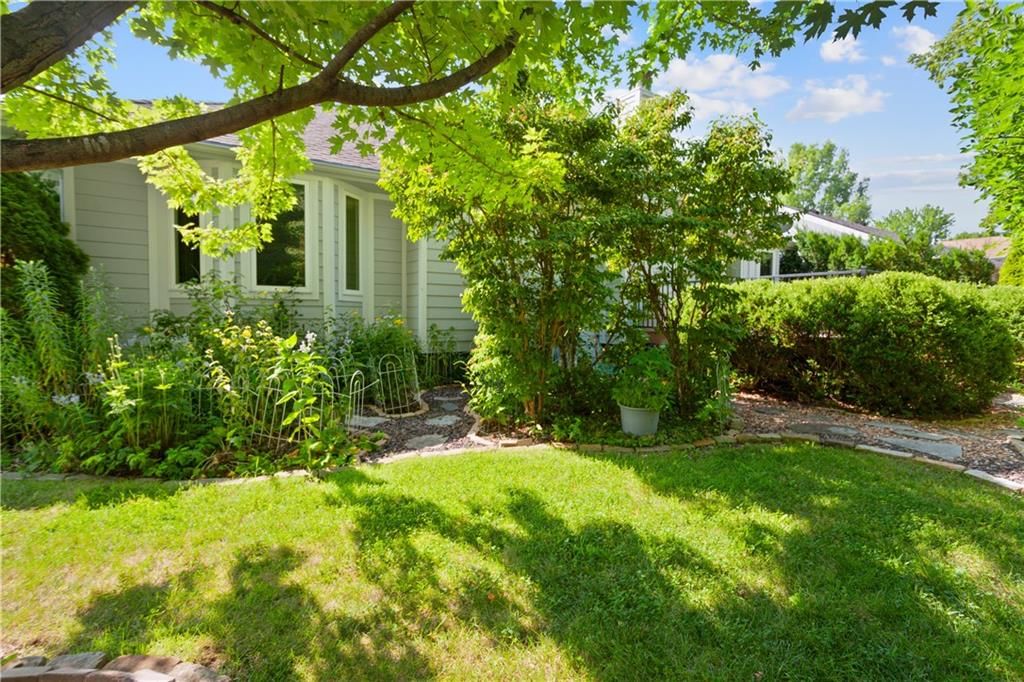 Photo 9 of 35 - 1632 NE Westwind Drive
