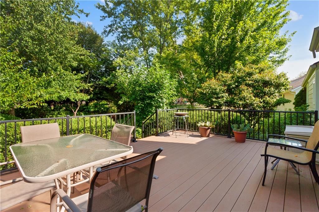 Photo 10 of 35 - 1632 NE Westwind Drive