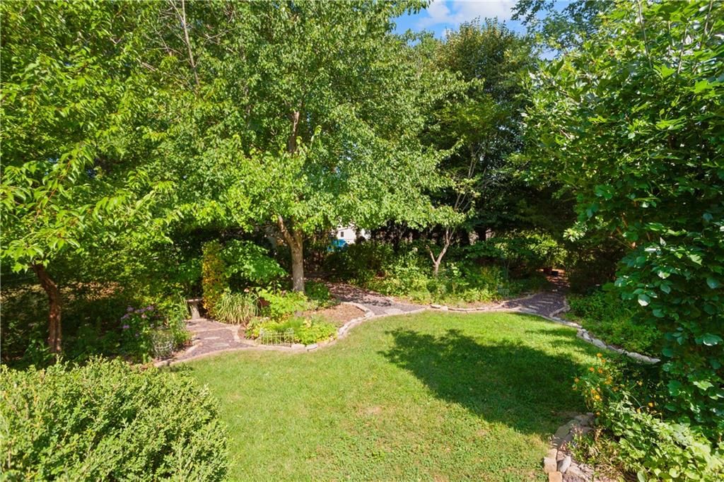 Photo 11 of 35 - 1632 NE Westwind Drive