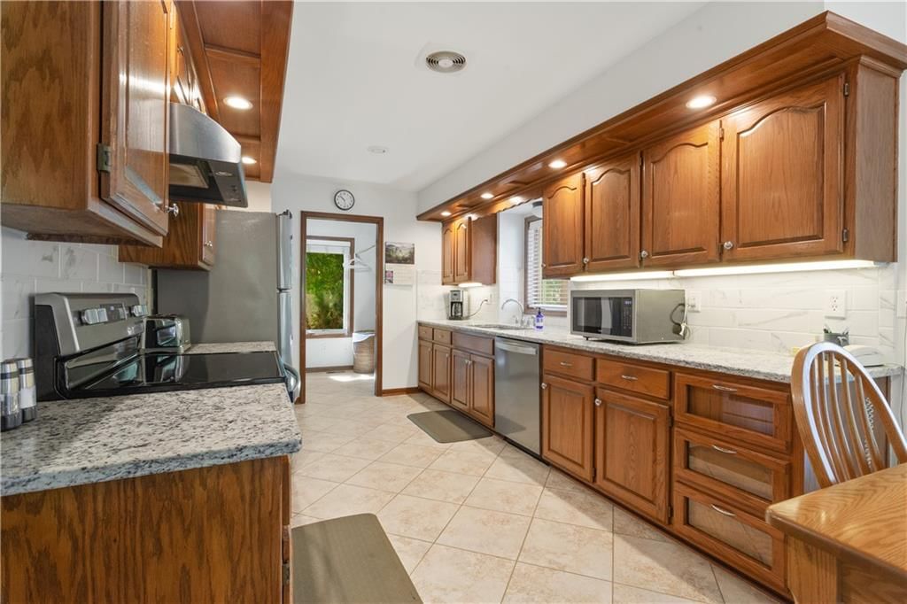 Photo 17 of 35 - 1632 NE Westwind Drive