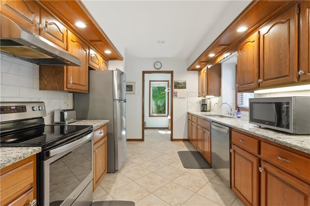 Photo 18 of 35 - 1632 NE Westwind Drive